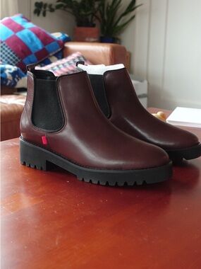 Women's Chelsea Lug Sole Boot - Burgundy